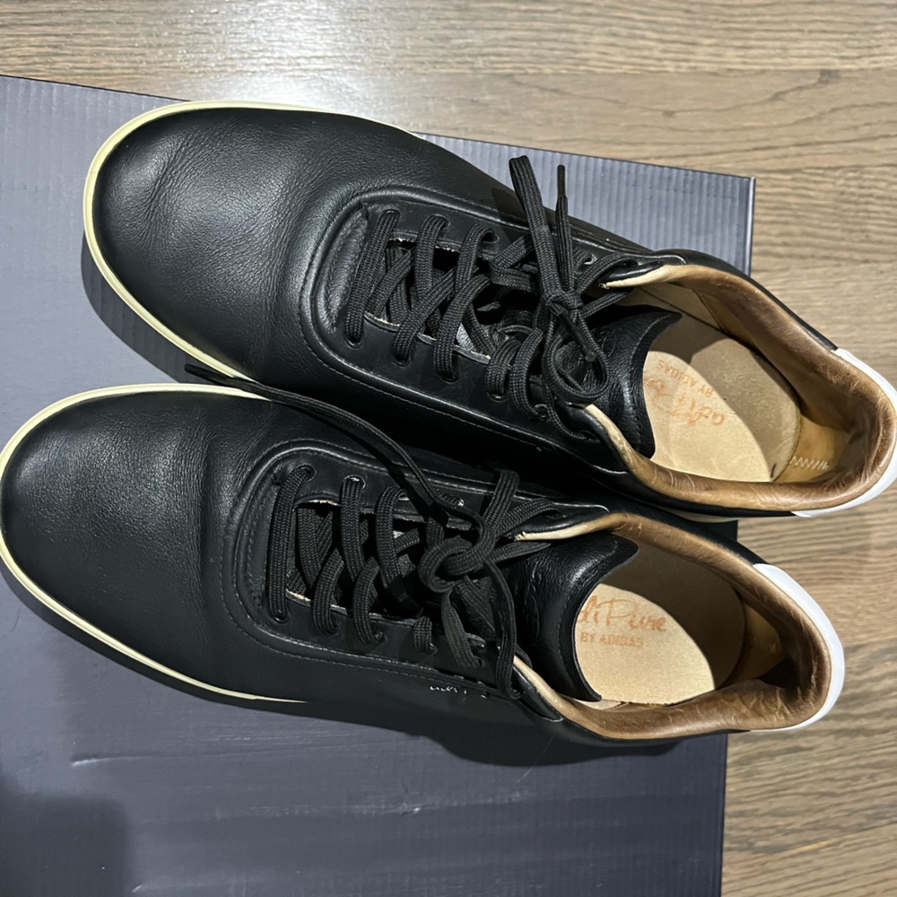 Adi Puré Addis’s Golf Shoes
